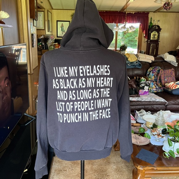 🖤Woman’s or mens H&M I like my eyelashes as black as my heart hoodie🖤 - Picture 16 of 16